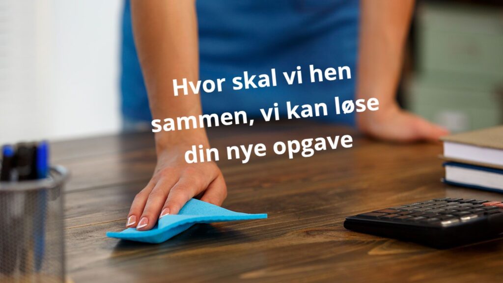 Hånd, der tørrer et bord af med tekst om nye muligheder