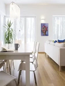 Kvalitetsbevidst privatrengøring i Randers udført i moderne hjem med professionelle rengøringsmidler for 100% tilfredshed